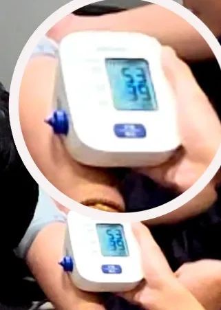 高铁上，8名男护士丢下行李，紧急飞奔……