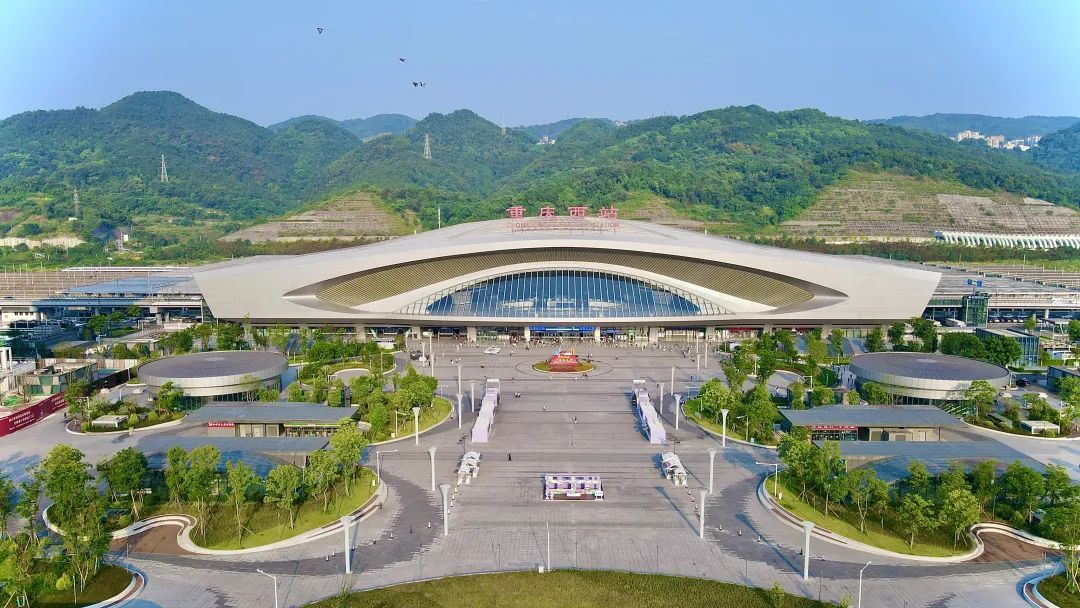 早上捡菌子,晚上烫火锅……… 昆明→重庆两个小时高铁快开通了 早上捡菌子,晚上烫火锅……… 昆明→重庆两个小时高铁快开通了