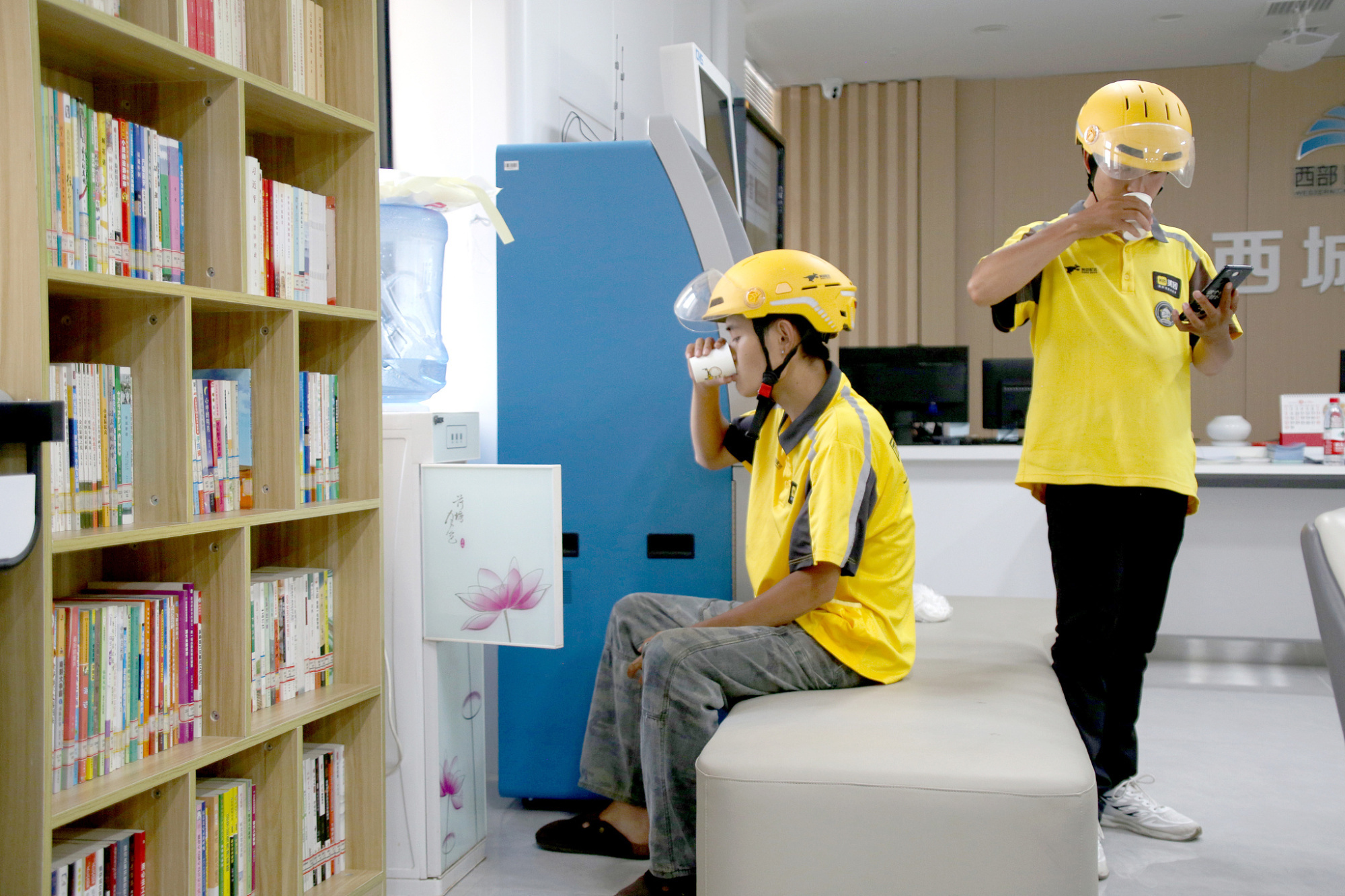 新业态催生新选择 如何为新就业形态劳动者撑起“保护伞”？