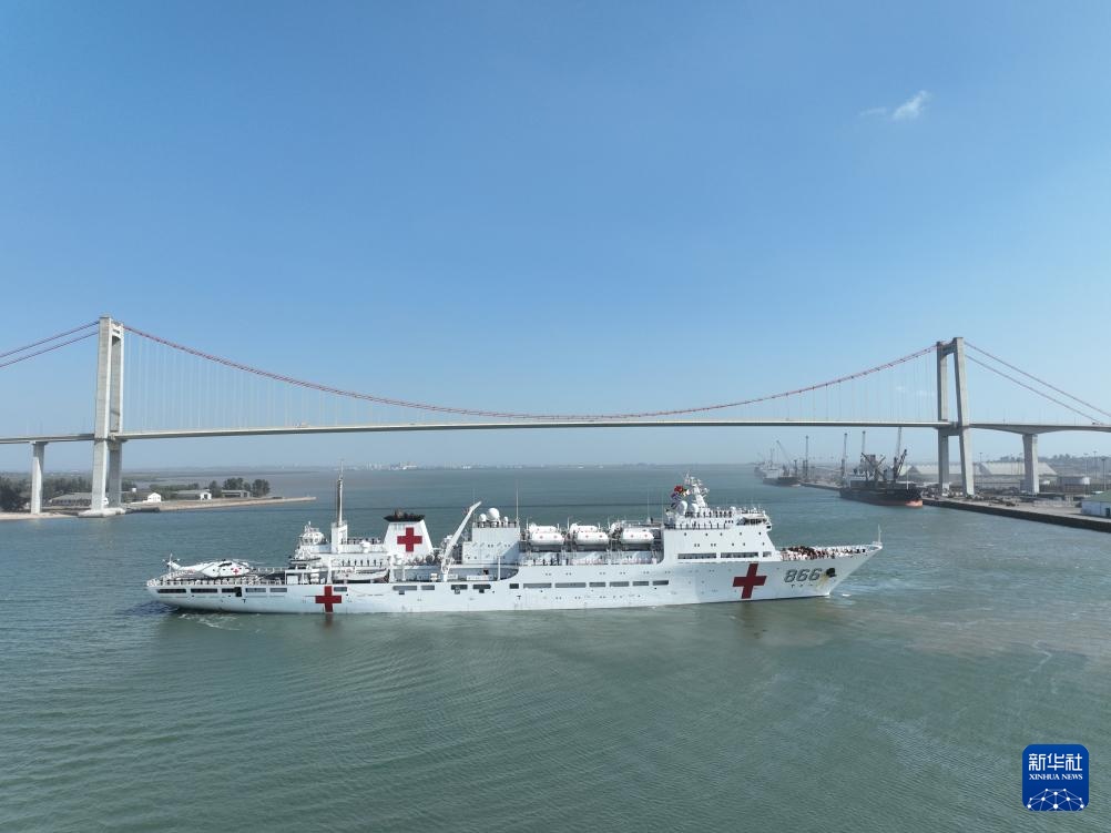 中国海军“和平方舟”号医院船结束访问莫桑比克前往南非