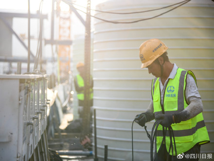 进度更新!广绵高速扩容项目最长桥梁右幅合龙 进度更新!广绵高速扩容项目最长桥梁右幅合龙