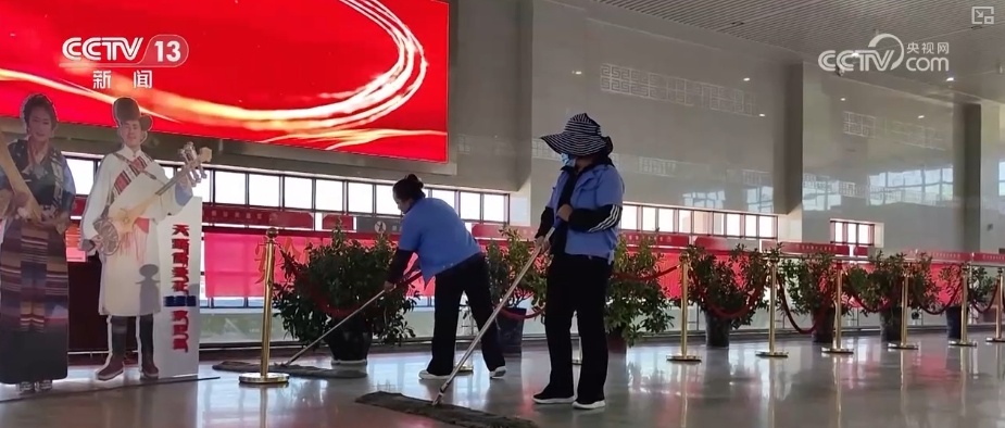 拉日铁路通车十周年 | 1429万人次、524万吨,百姓的“幸福线” 拉日铁路通车十周年 | 1429万人次、524万吨,百姓的“幸福线”