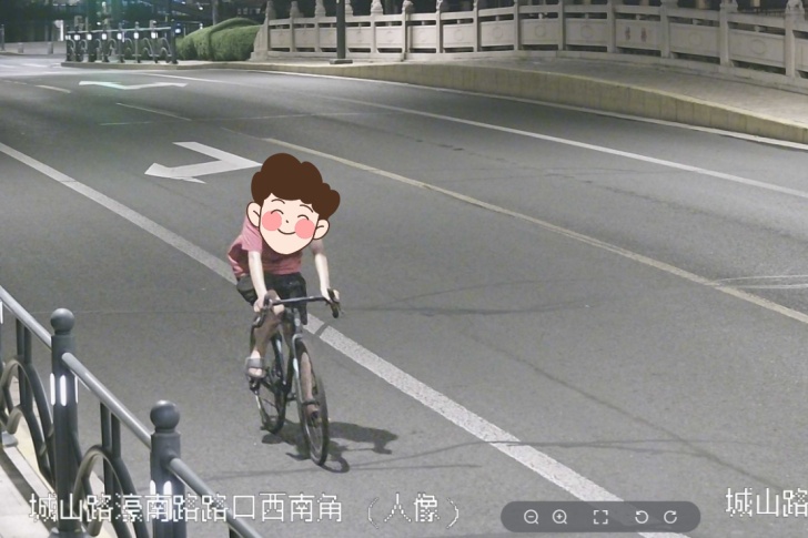 “喂，110吗？我偷的车被偷了……” 民警：一起抓！