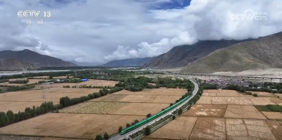 拉日铁路通车十周年 | 1429万人次、524万吨,百姓的“幸福线” 拉日铁路通车十周年 | 1429万人次、524万吨,百姓的“幸福线”