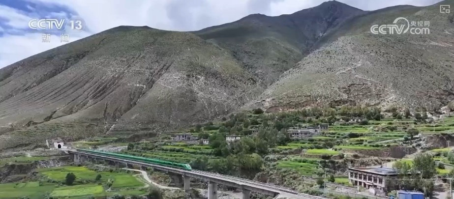 拉日铁路通车十周年 | 1429万人次、524万吨,百姓的“幸福线” 拉日铁路通车十周年 | 1429万人次、524万吨,百姓的“幸福线”