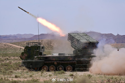 看炮兵分队火力全开! 看炮兵分队火力全开!