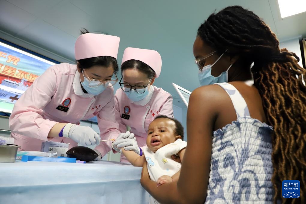 中国海军“和平方舟”号医院船结束访问莫桑比克前往南非