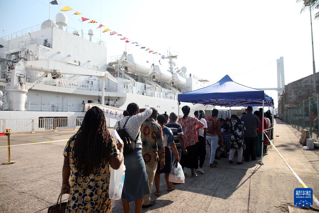 中国海军“和平方舟”号医院船结束访问莫桑比克前往南非