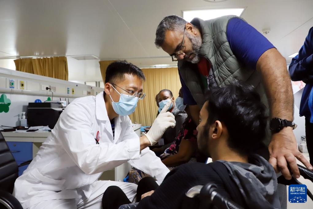 中国海军“和平方舟”号医院船结束访问莫桑比克前往南非