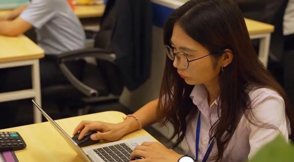 黄雪梅,冠军! 黄雪梅,冠军!