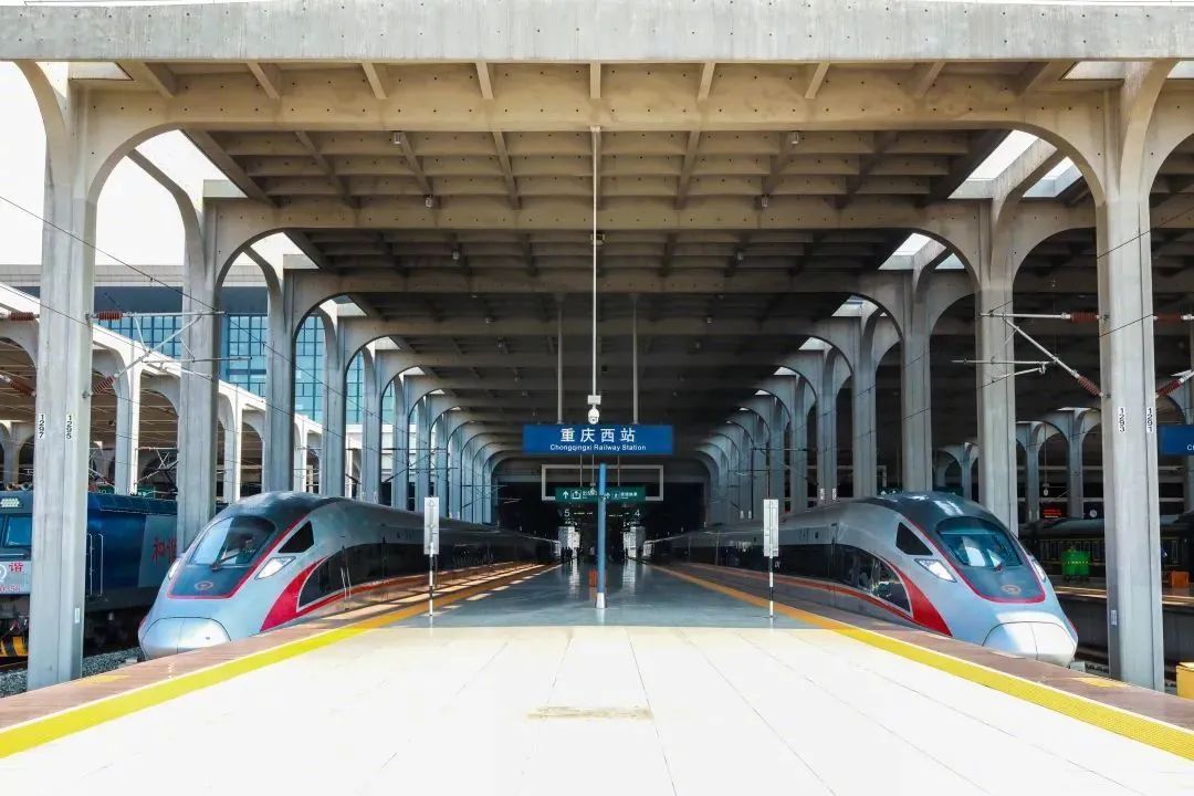 早上捡菌子,晚上烫火锅……… 昆明→重庆两个小时高铁快开通了 早上捡菌子,晚上烫火锅……… 昆明→重庆两个小时高铁快开通了