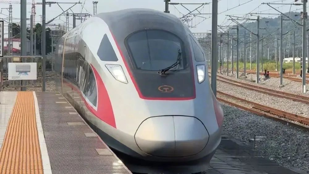 早上捡菌子,晚上烫火锅……… 昆明→重庆两个小时高铁快开通了 早上捡菌子,晚上烫火锅……… 昆明→重庆两个小时高铁快开通了