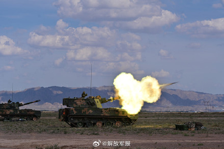 看炮兵分队火力全开! 看炮兵分队火力全开!