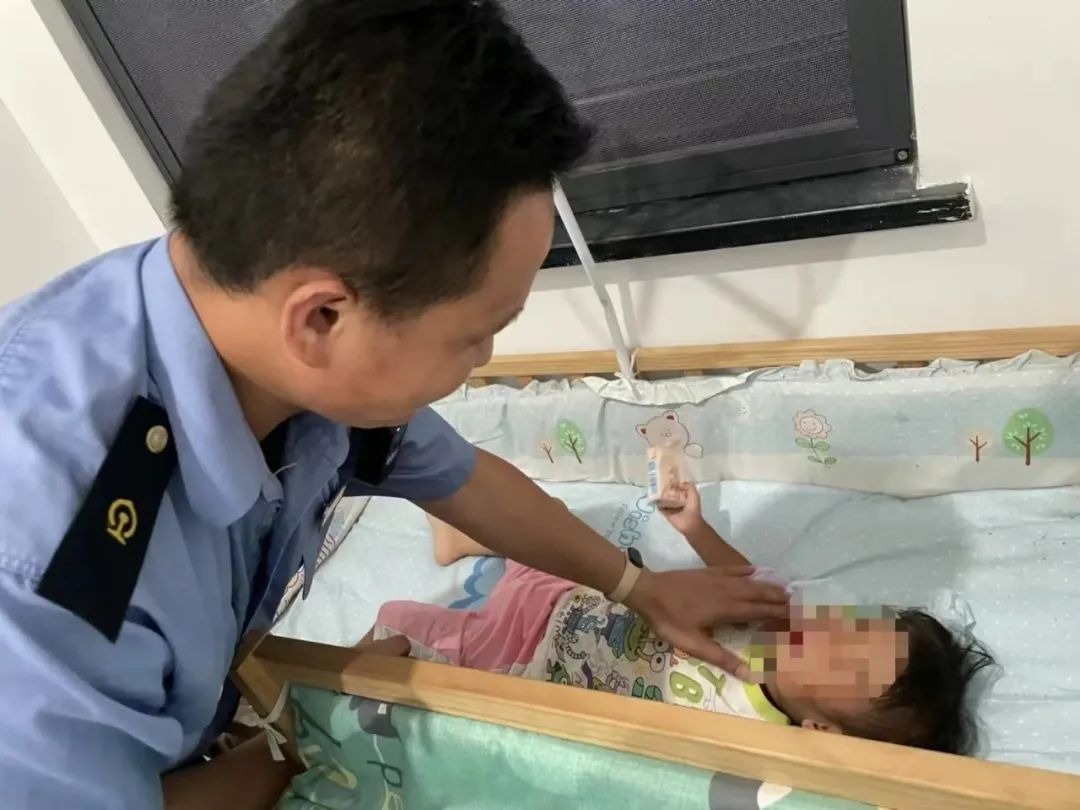 揪心！高铁列车即将关门，孩子突然跑下车