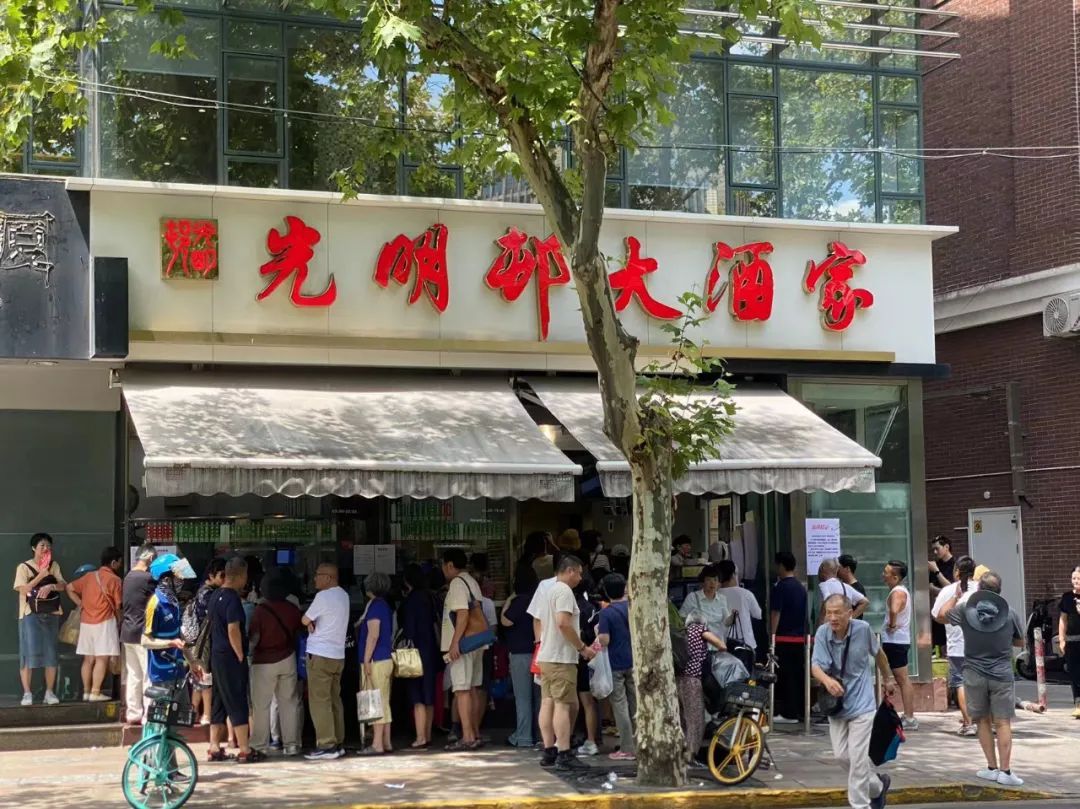 葱香牛肉、鱼香肉丝、黑金爆汁……申城多家老字号发布创新月饼
