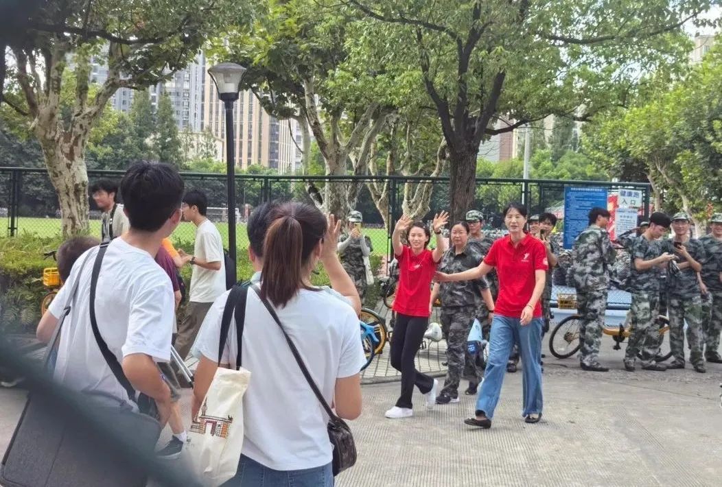 陈芋汐上大学了！网友喊话