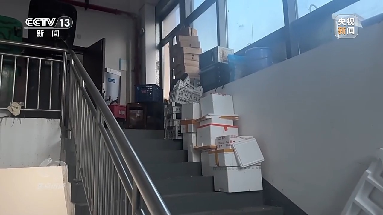 这些“生命通道”能否顺利逃生?记者暗访→ 这些“生命通道”能否顺利逃生?记者暗访→