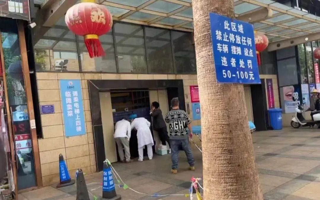 警方通报“女子乘电梯不幸坠亡”