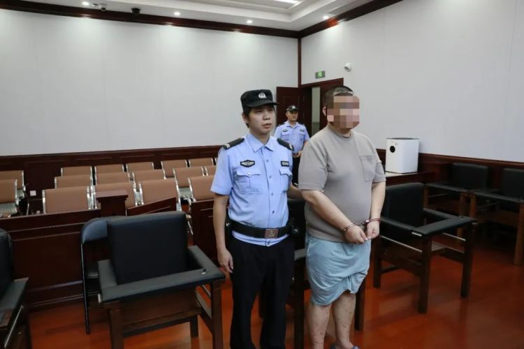 “网恋”变成“杀猪盘”,男子2年网恋7个女友“借爱行骗”193万余元被判刑 “网恋”变成“杀猪盘”,男子2年网恋7个女友“借爱行骗”193万余元被判刑