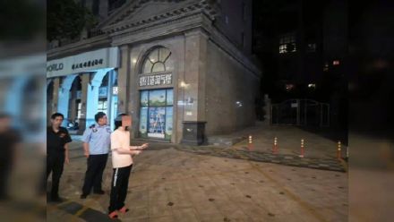 看走眼？男子想偷便宜货 结果偷走20万的手表！