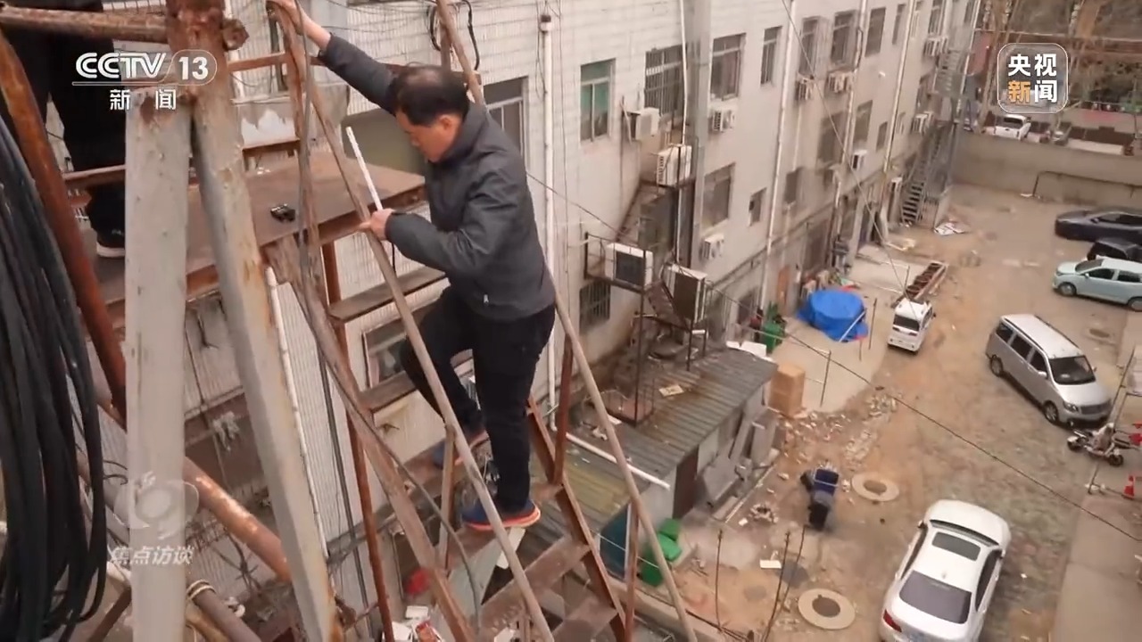 这些“生命通道”能否顺利逃生?记者暗访→ 这些“生命通道”能否顺利逃生?记者暗访→