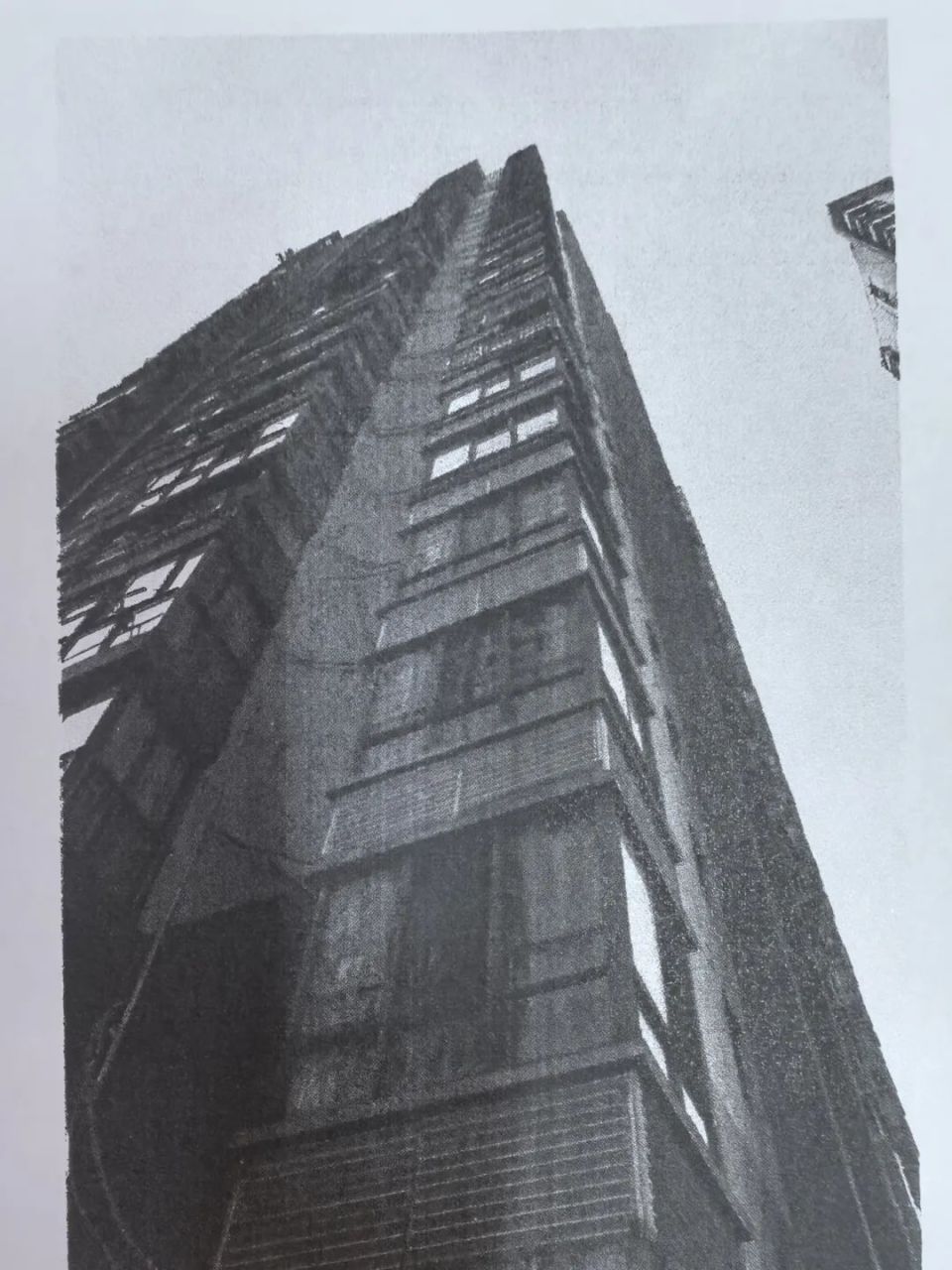 株洲一小区外墙自然脱落的水泥块砸伤楼下6岁小孩后脑勺,物业赔了37万 株洲一小区外墙自然脱落的水泥块砸伤楼下6岁小孩后脑勺,物业赔了37万