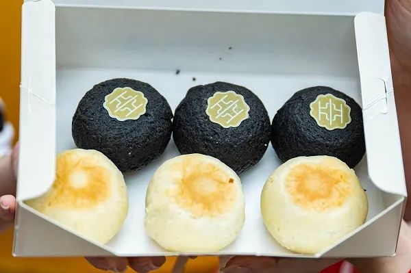 葱香牛肉、鱼香肉丝、黑金爆汁……申城多家老字号发布创新月饼