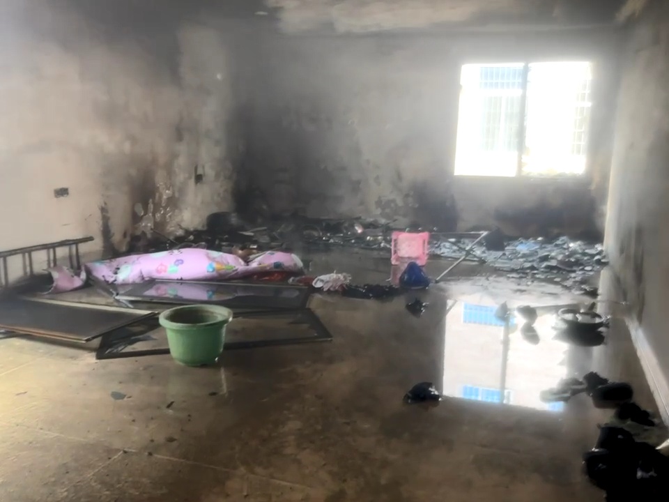 玩大了！又有“熊孩子”把家烧毁……