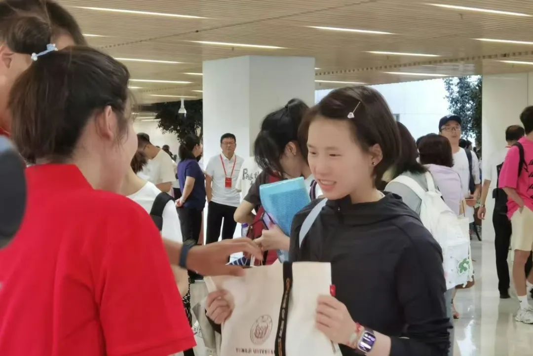 奥运冠军，大一新生！