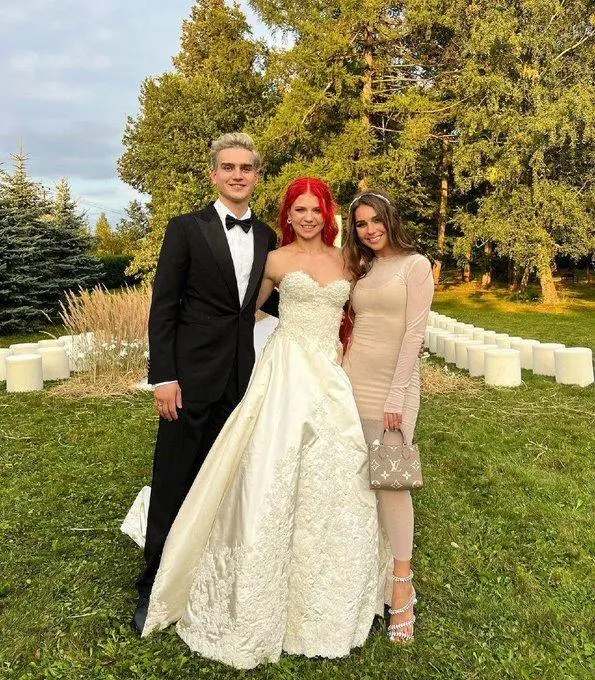 恭喜!俄罗斯20岁花滑美少女“莎莎”结婚啦 恭喜!俄罗斯20岁花滑美少女“莎莎”结婚啦