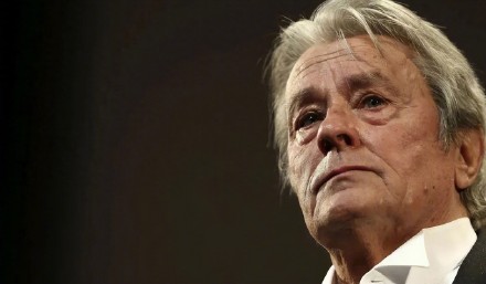 法媒：法国电影传奇人物阿兰·德隆去世