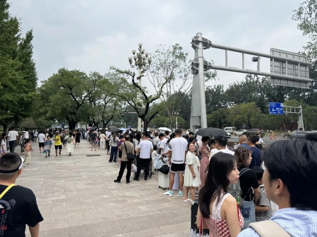 热门景区预约门票“秒没”，黄牛倒票怎么管？