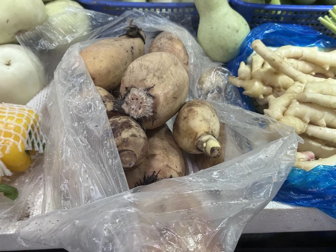 价格腰斩！一天卖出300斤，这一美味终于上市了！老板直言：现在最好吃...