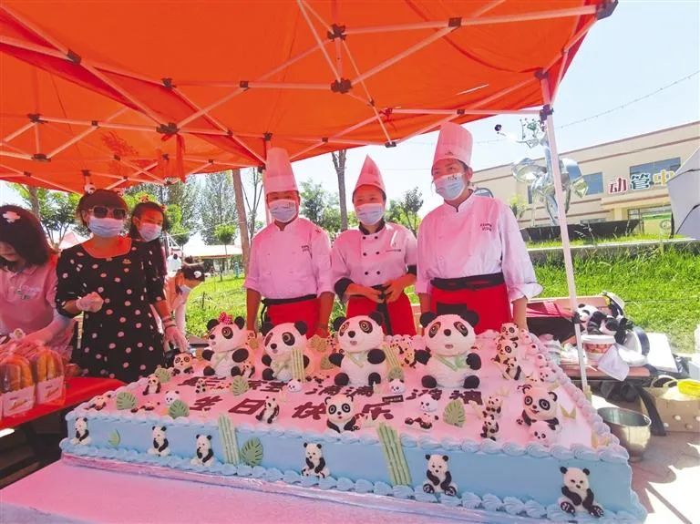 4只大熊猫，兰州集体过生日！