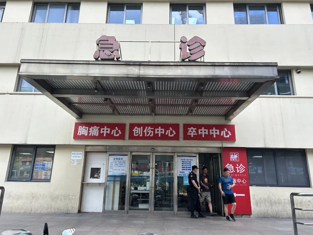 24小时在“风口浪尖”,急诊医生很难、也很缺 24小时在“风口浪尖”,急诊医生很难、也很缺