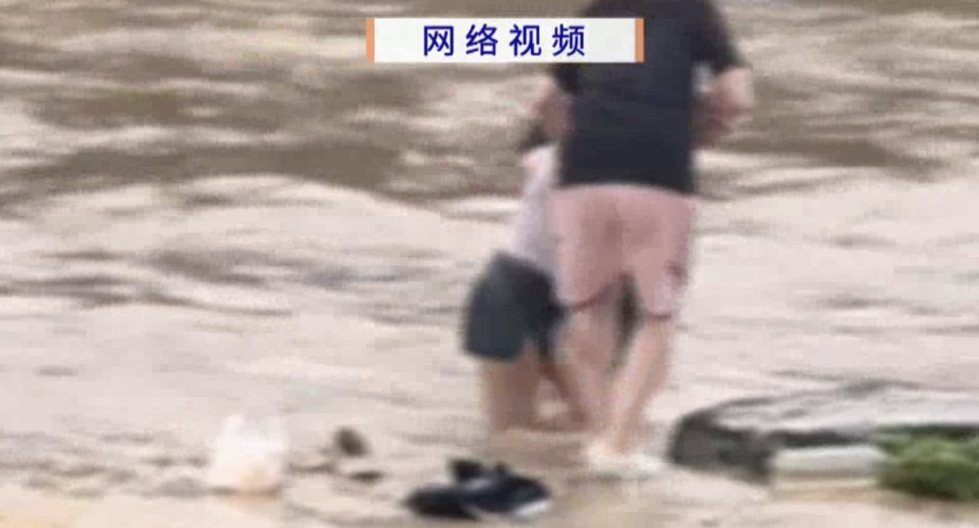 惊险！多名游客溯溪露营突遇涨水，险被冲走！最新通报
