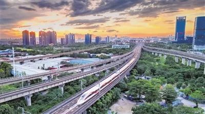 上半年广州客运量突破1.6亿人次,同比增长14.0% 上半年广州客运量突破1.6亿人次,同比增长14.0%