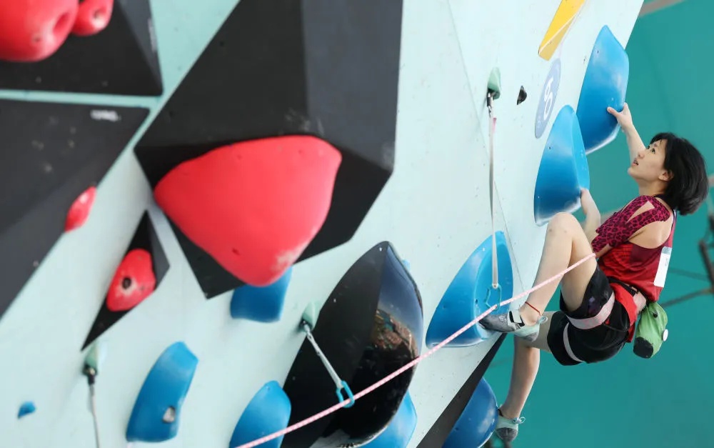 “毛肚还没涮好他就爬上去了”,伍鹏又火了 “毛肚还没涮好他就爬上去了”,伍鹏又火了