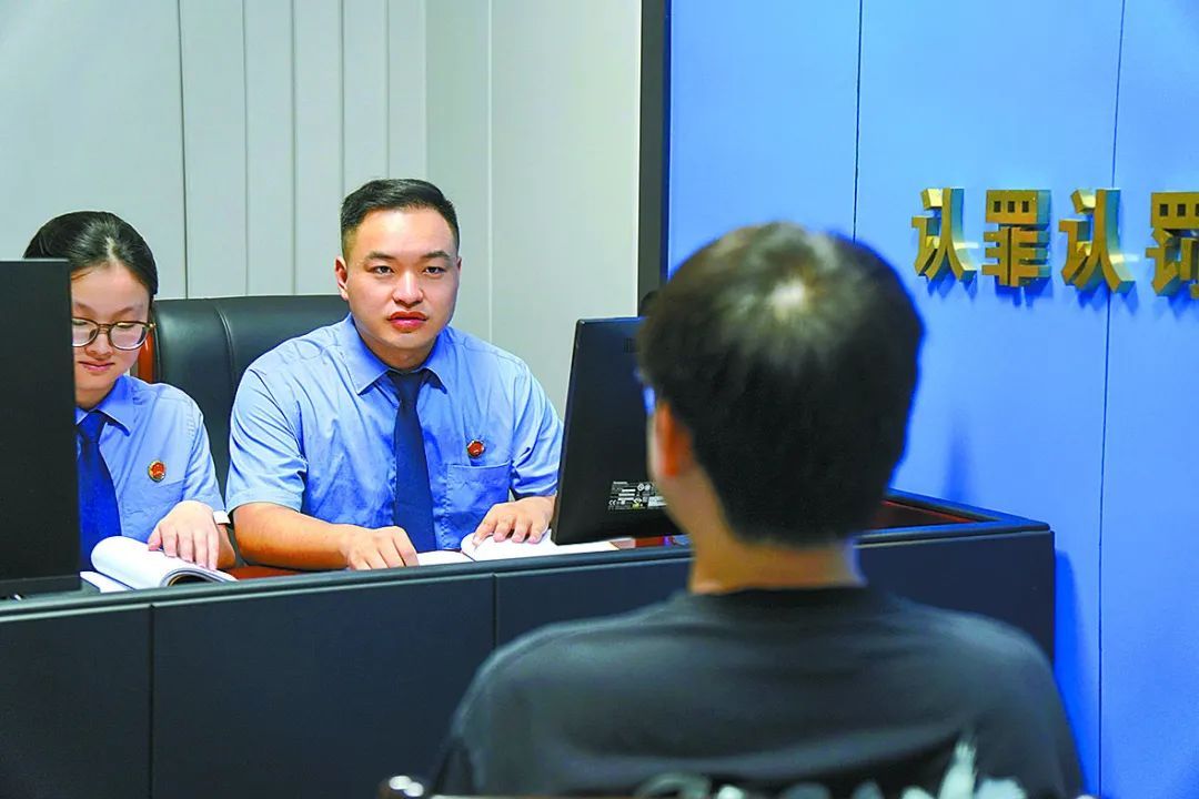 售卖诈赌工具并教人“出千”,4人以传授犯罪方法罪获刑 售卖诈赌工具并教人“出千”,4人以传授犯罪方法罪获刑