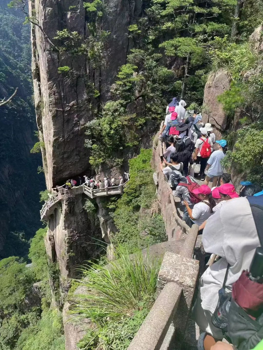 暑假高峰期景区有多“拥堵”?“女子参观兵马俑走进坑道”背后 暑假高峰期景区有多“拥堵”?“女子参观兵马俑走进坑道”背后
