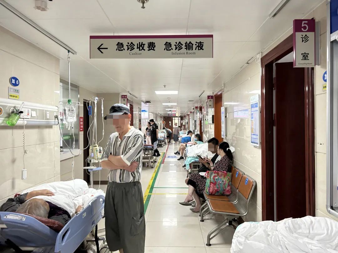 24小时在“风口浪尖”,急诊医生很难、也很缺 24小时在“风口浪尖”,急诊医生很难、也很缺