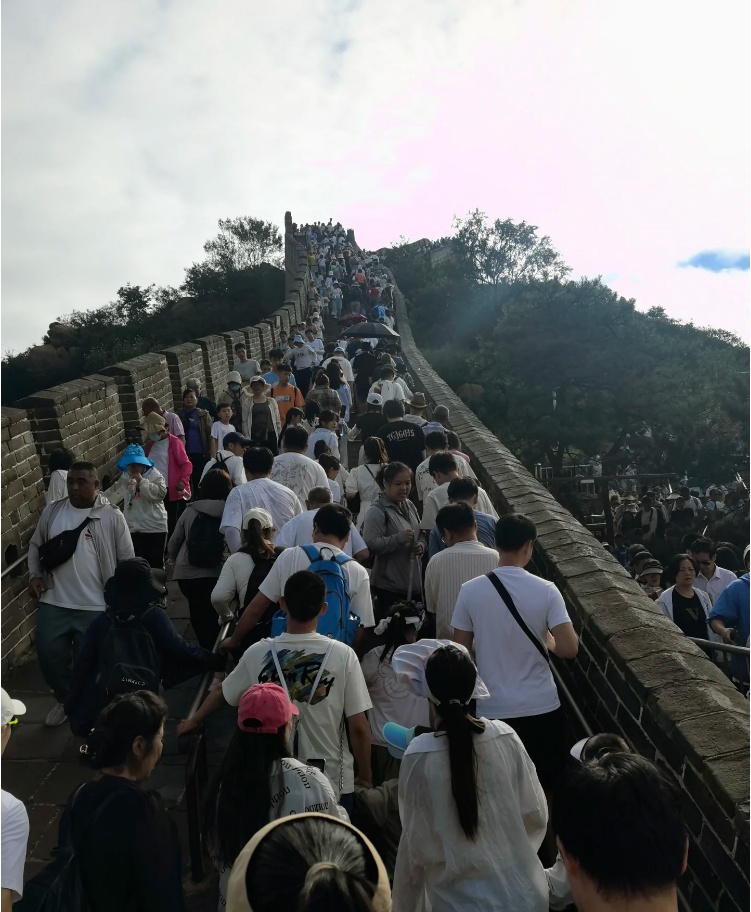 暑假高峰期景区有多“拥堵”?“女子参观兵马俑走进坑道”背后 暑假高峰期景区有多“拥堵”?“女子参观兵马俑走进坑道”背后
