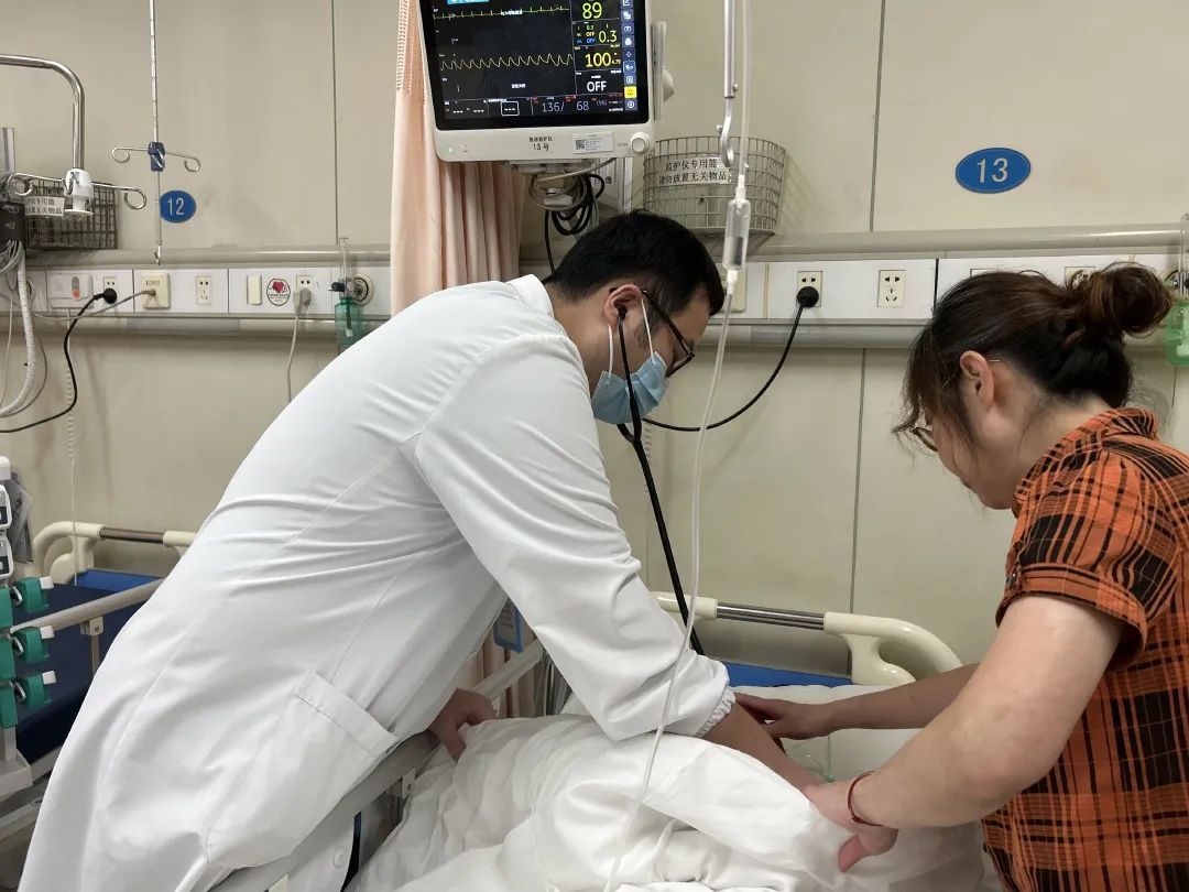 24小时在“风口浪尖”,急诊医生很难、也很缺 24小时在“风口浪尖”,急诊医生很难、也很缺