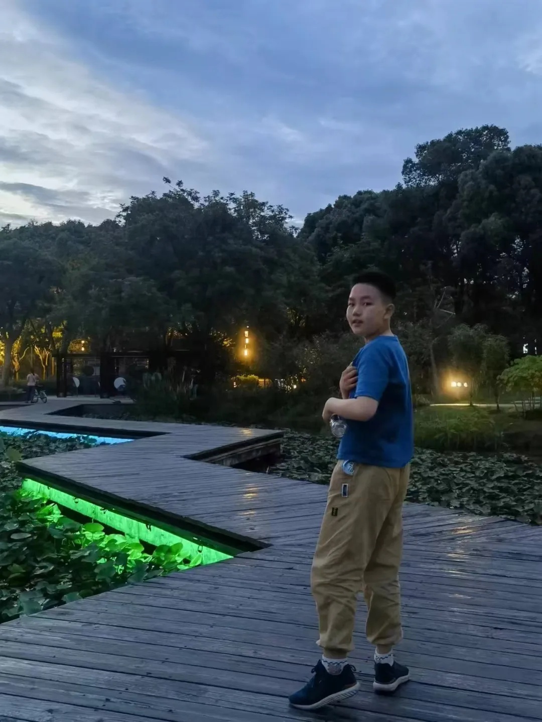 “我长大了，我要救妈妈！”上海13岁好少年看哭网友