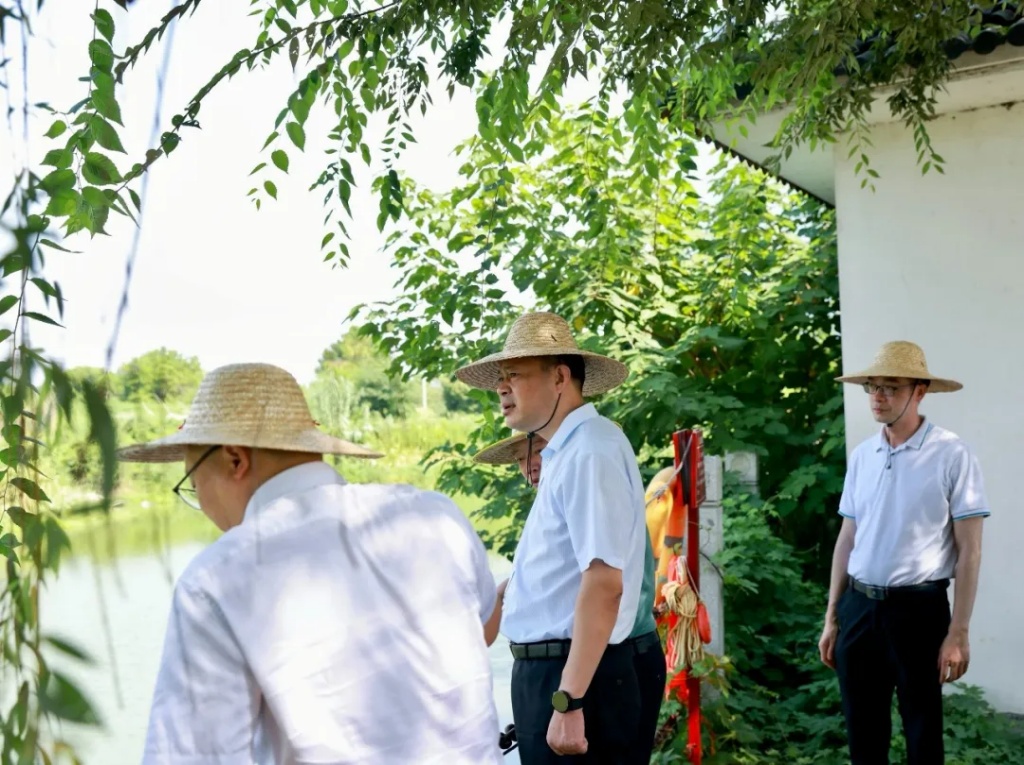 “嘎嘎嘎,立大功!” “嘎嘎嘎,立大功!”