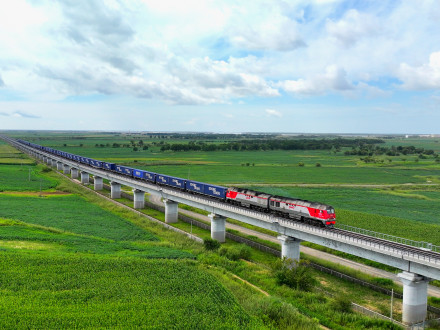 中欧班列东通道通行量突破30000列 中欧班列东通道通行量突破30000列