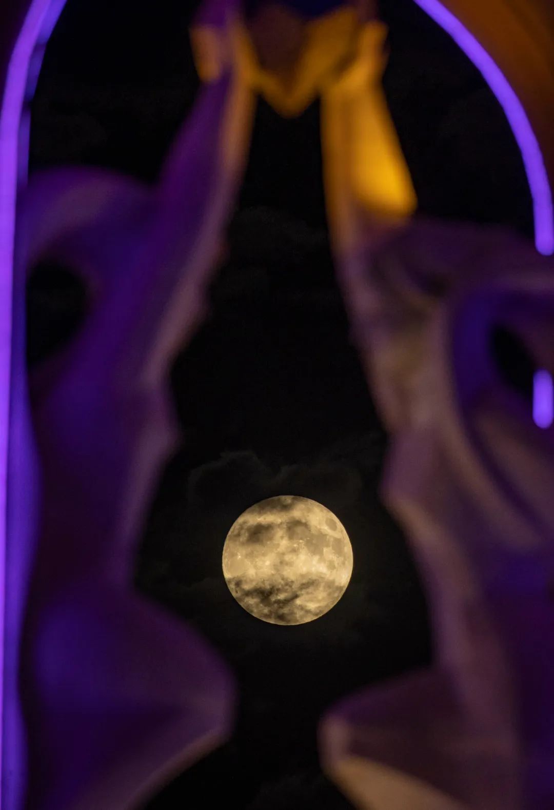 昨晚没看到“超级月亮”?这里有!来看美图 昨晚没看到“超级月亮”?这里有!来看美图