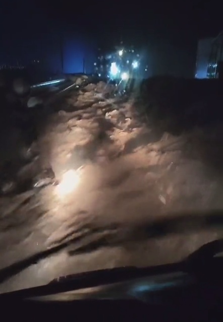 辽宁葫芦岛市遭遇暴雨,应急局:建昌最严重,工作人员赶往前线途中遇大水弃车逃生 辽宁葫芦岛市遭遇暴雨,应急局:建昌最严重,工作人员赶往前线途中遇大水弃车逃生