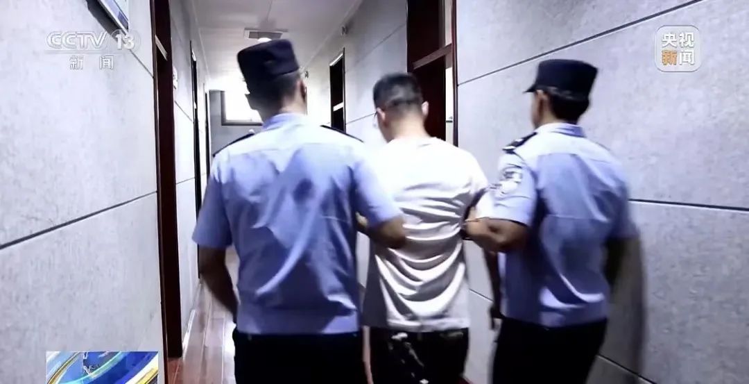 被关狗笼、浑身是血?这种行为太恶劣! 被关狗笼、浑身是血?这种行为太恶劣!