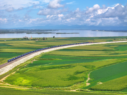 中欧班列东通道通行量突破30000列 中欧班列东通道通行量突破30000列